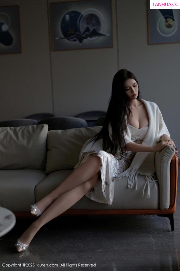 小娜比  [XiuRen]高清写真图 2025.02.18 No.9899 娜比 丝袜美腿第3张图片